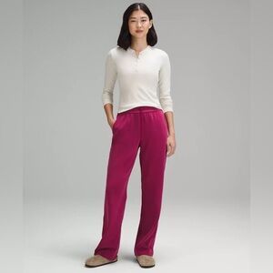 NWOT Lululemon high rise softstreme pant deep luxe size 10